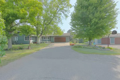 21682 Babcock Ave, Winsted, MN 55395