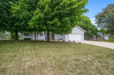 105 W Ridge Rd, Mayer, MN 55360