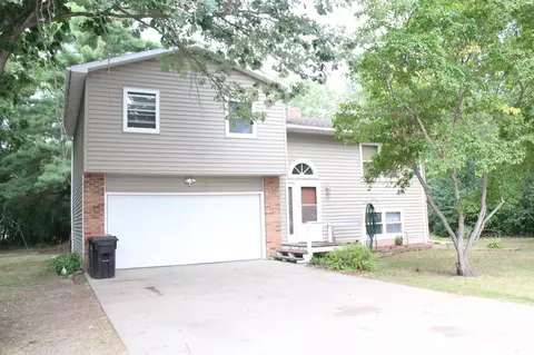 1031 Pleasant Ave NE, Staples, MN 56479