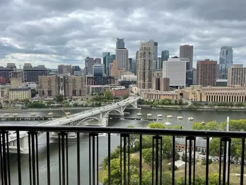 110 Bank St SE #2502, Minneapolis, MN 55414