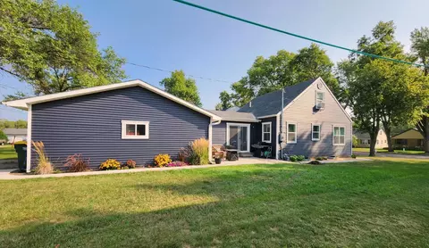 706 S 10th St, Olivia, MN 56277