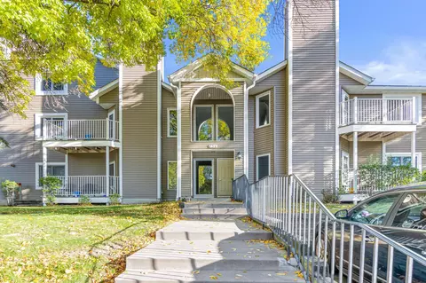 754 County Road F W #907, Shoreview, MN 55126