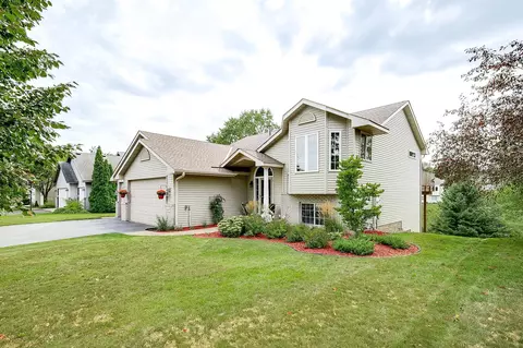 8417 Ashford Rd, Woodbury, MN 55125