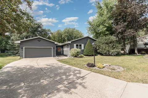 7128 Coachwood Cir, Woodbury, MN 55125