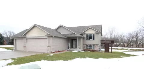 704 Tee Green Ct NE, Stewartville, MN 55976