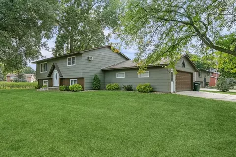 201 Highland St W, Annandale, MN 55302
