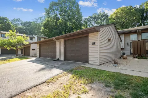 47 River Woods Ln, Burnsville, MN 55337
