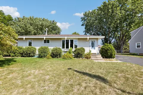 2109 Quartz Ln, Eagan, MN 55122