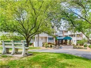 1601 N Innsbruck Dr #170, Fridley, MN 55432