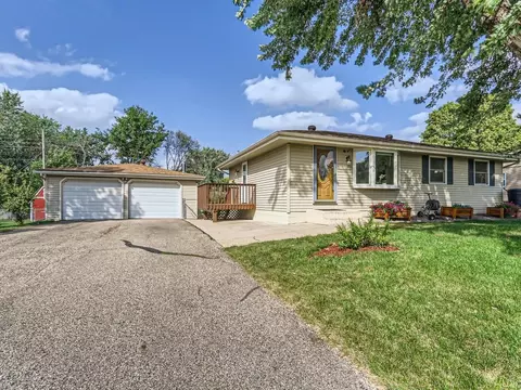 1909 Jade Ln, Eagan, MN 55122