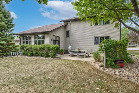 604 Prospect Cir, Marshall, MN 56258 photo 4