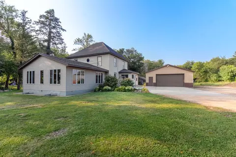 1024 Le Center St, Le Center, MN 56057