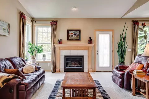 7180 Arthur Dr, Woodbury, MN 55125