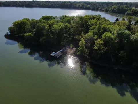 700 Kings Dr, Willmar, MN 56201