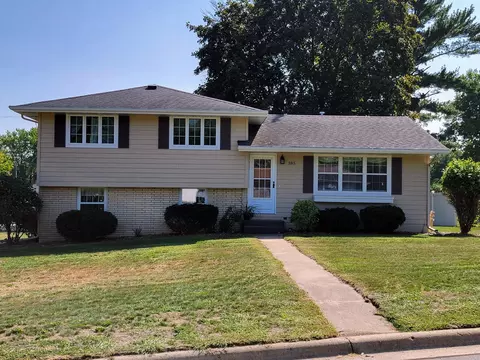 385 Cannon View Dr, Red Wing, MN 55066