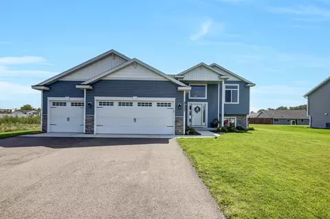 8177 Whitetail Ln, Clear Lake, MN 55319