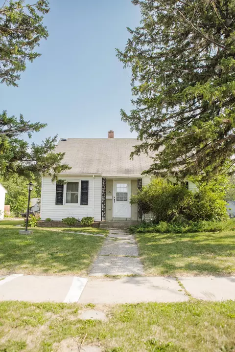 524 E 5th St, Morris, MN 56267