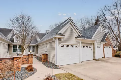 4277 Pond View Ct, White Bear Lake, MN 55110