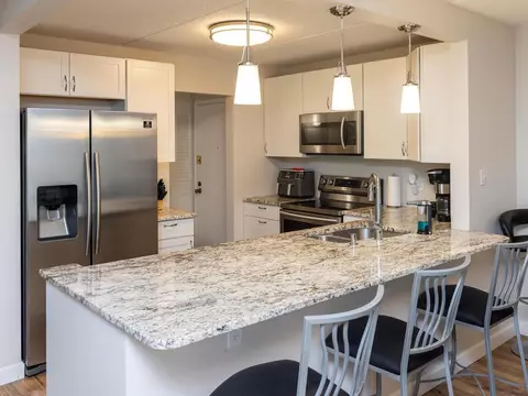 10401 Cedar Lake Rd #309, Minnetonka, MN 55305
