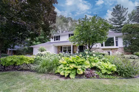 768 Lower Colonial Dr, Mendota Heights, MN 55118