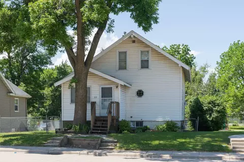 212 4th St NW, Montgomery, MN 56069