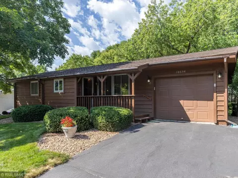 10654 Yosemite Rd, Bloomington, MN 55437