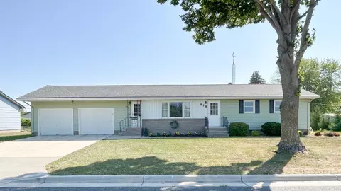 814 10th St, Gaylord, MN 55334