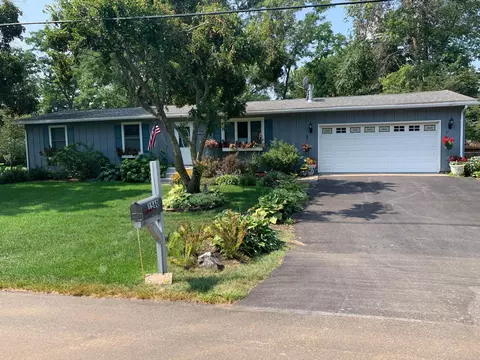 1560 Quinlan Ave S, Lake Saint Croix Beach, MN 55043