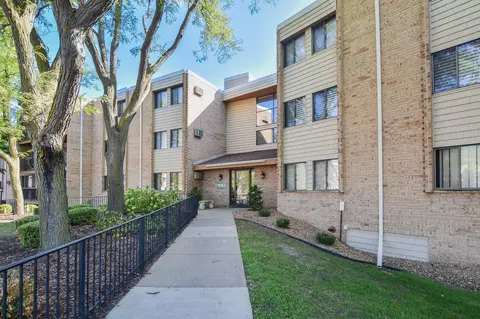 1887 Silver Bell Rd #214, Eagan, MN 55122