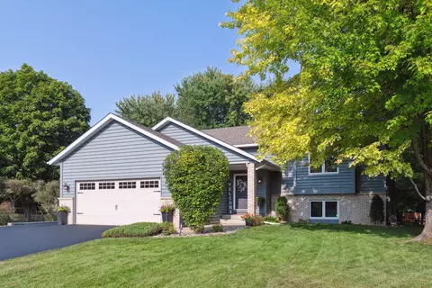 8790 Lake Susan Ct, Chanhassen, MN 55317