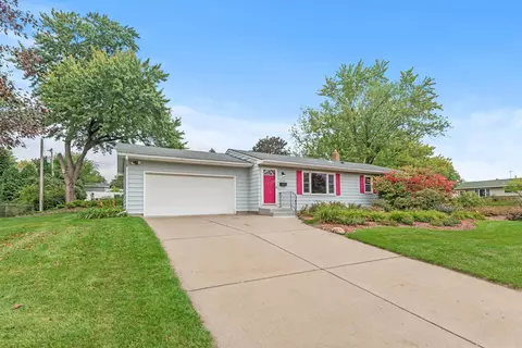 3260 68th Ct E, Inver Grove Heights, MN 55076