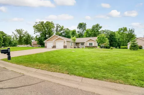 775 Lake Forest Cir, Detroit Lakes, MN 56501