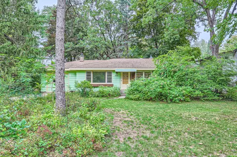2765 Sherwood Rd, Mounds View, MN 55112