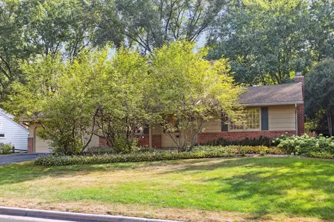 3060 Woodlark Ln, Eagan, MN 55121