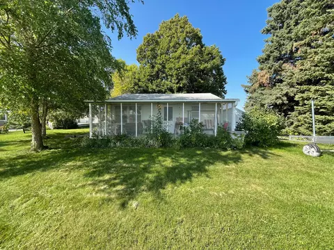 48404 Baileys Bay Rd, Big Stone City, SD 57216