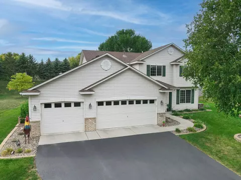 2505 Schneider Ct, Chaska, MN 55318