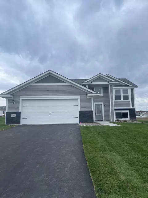 10051 Twin Lakes Pkwy NW, Elk River, MN 55330