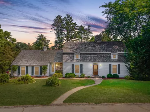 827 Woodgate Ln NW, Rochester, MN 55901