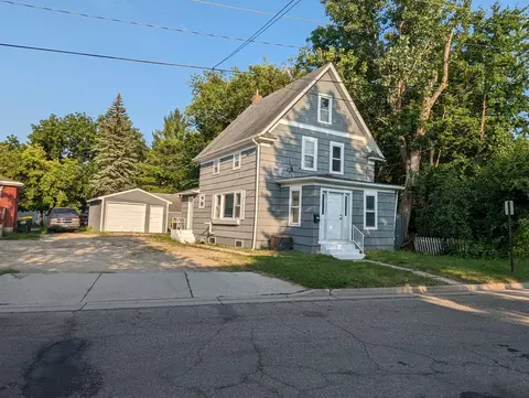 305 6th St SE, Willmar, MN 56201