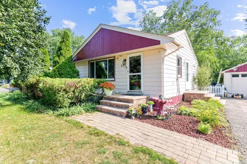 901 Sunkist Pkwy, Brooklyn Park, MN 55444