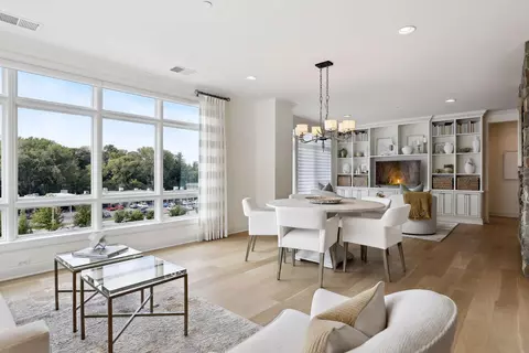 875 Lake St N #310, Wayzata, MN 55391