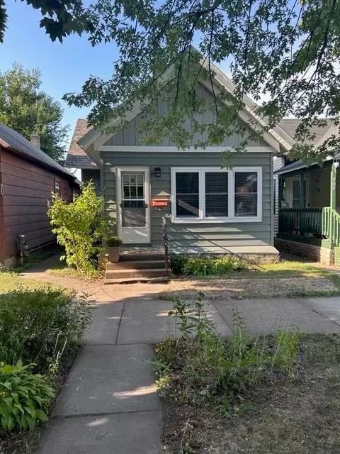 915 E Broadway St, Winona, MN 55987