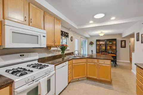 9042 Kell Cir, Bloomington, MN 55437 photo 10