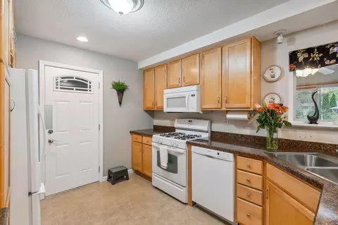 9042 Kell Cir, Bloomington, MN 55437 photo 12