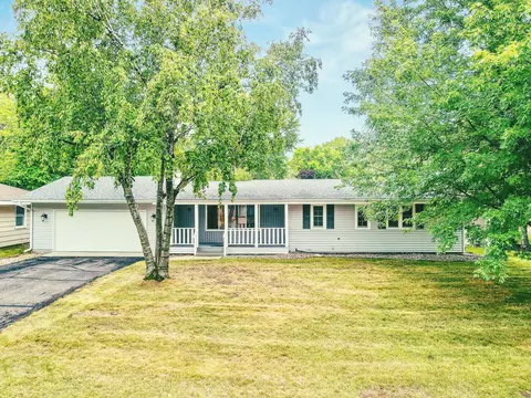 9042 Kell Cir, Bloomington, MN 55437