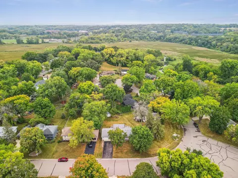 9042 Kell Cir, Bloomington, MN 55437 photo 37