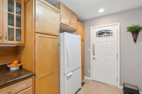 9042 Kell Cir, Bloomington, MN 55437 photo 13