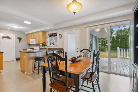 9042 Kell Cir, Bloomington, MN 55437 photo 8