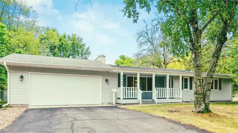9042 Kell Cir, Bloomington, MN 55437 photo 2