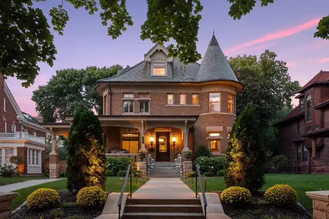 1009 Summit Ave, Saint Paul, MN 55105